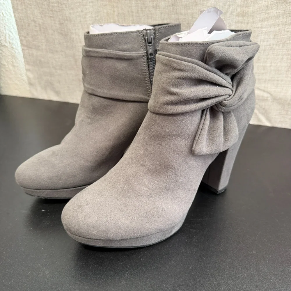 LC‎ Lauren Conrad Ankle Booties Women's 8M Gray Side Bow Block Heel Side Zip Fun